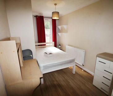 1 bedroom in a house share to rent - Photo 2