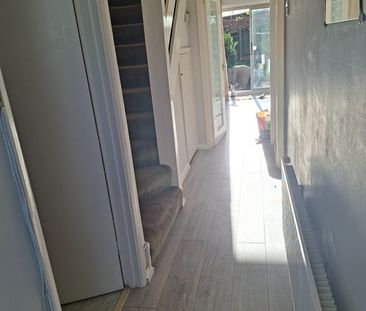 3 Bed Terraced House, Norfolk Ave, N13 - Photo 2