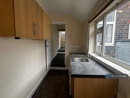 2 bedroom terraced house to rent - Photo 2