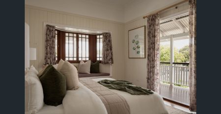 DUAL LIVING FAMILY HOME WITH SWIMMING POOL - Photo 5