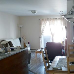 Appartement 4 1/2 Avec Cour - Photo 2