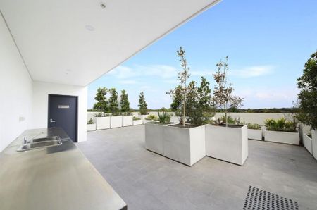 Deposit Taken&comma; Opens Cancelled&excl; Spacious Light Filled Apartment - Photo 3