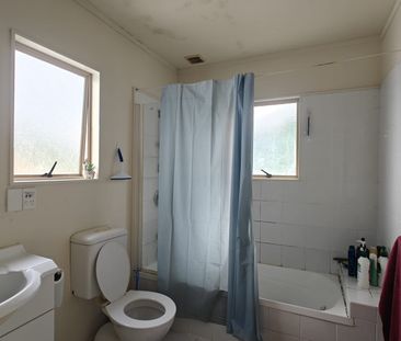 Property Management3 Butia Avenue, Henderson - Townhouse for Rent - Photo 2