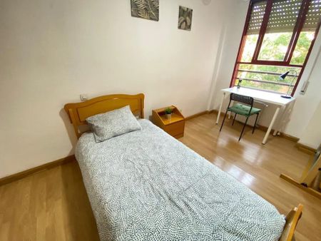 Calle del Cabo Machichaco, Madrid, Community of Madrid 28053 - Photo 2