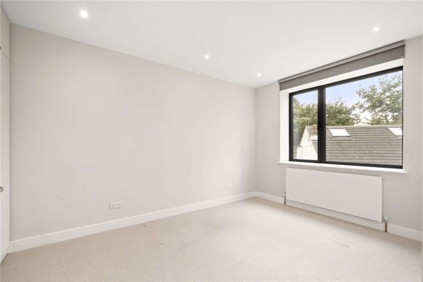 A unique four-bedroom home combining contemporary design with family-friendly living. - Photo 1