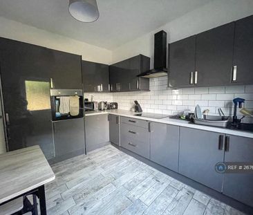 4 bedroom semi-detached house to rent - Photo 6