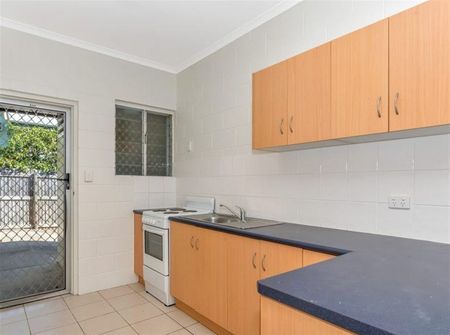 CHARMING 2 BEDROOM 1 BATHROOM UNIT IN WEST END! - Photo 5