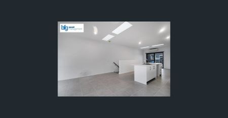 Modern 2-Bedroom Townhouse With Carport in Clyde - Photo 2