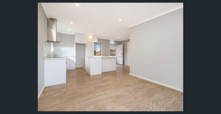 Renovated 2 Bedroom Apartment - Photo 3