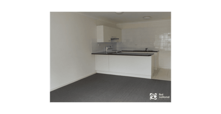 Walk to the heart of town - Photo 5