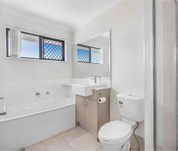 3 BED 2 BATH 2 CAR TOWNHOUSE, ULTRA HIGH SPEED INTERNET - Photo 5