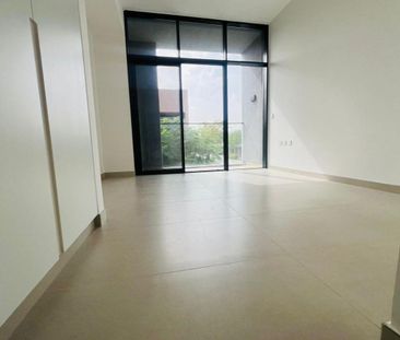 Spacious All Master 3 bedroom at prime location - Photo 2