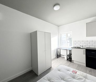 1 bedroom in a house share to rent - Photo 1