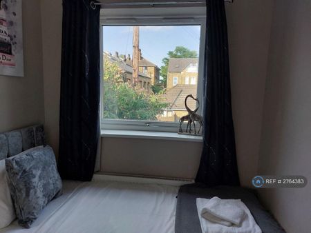 3 bedroom terraced house to rent - Photo 5