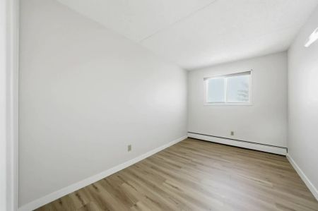 1 Bedroom - Photo 3
