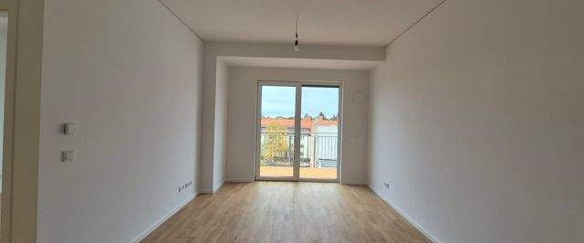 Erstbezug nach Sanierung - Schicke 2-Zimmer mit Parkett, Balkon, EBK, Fußbodenheizung u. Stellplatz - Foto 1