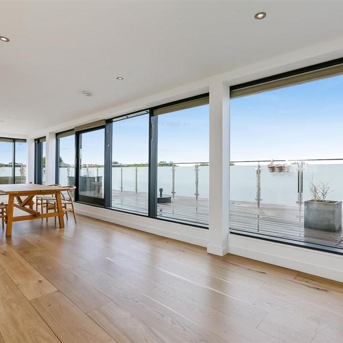 2 bedroom penthouse to rent - Photo 1