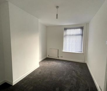 2 Bed Terraced House, Arthington View, LS10 - Photo 4