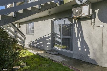 Sunlit Two-Bedroom Home Close to Beach - Photo 3