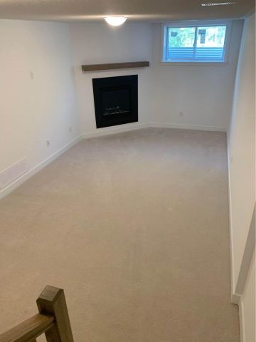 For Lease - 2400 Goldhawk Drive, Stittsville - Munster - Richmond, Ontario - Photo 3