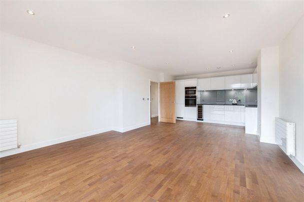 3 bedroom flat to rent - Photo 1