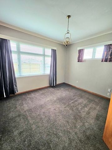 Charming 3BR Home in Palmerston Nth! - Photo 4