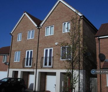 4 bedroom semi-detached house to rent - Photo 2