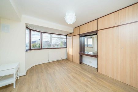 Barnfield, New Malden, KT3 - Photo 2