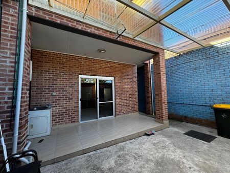 FOR RENT - Spacious 3 Bedroom Family Home in Yagoona - Photo 3