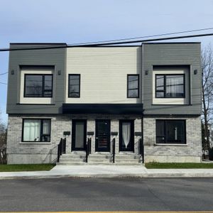 Logement à Louer à Alma - Rue Collard - Photo 2