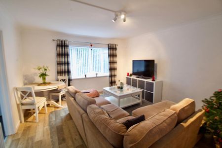 2 bedroom maisonette to rent - Photo 2