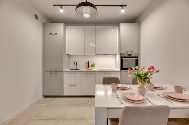 2 pokojowe mieszkanie z balkonem, miejscem postojowym w hali garażowej oraz komórką lokatorską - Фото 1