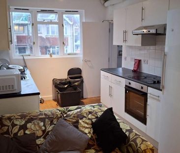 8 bedroom flat to rent - Photo 6