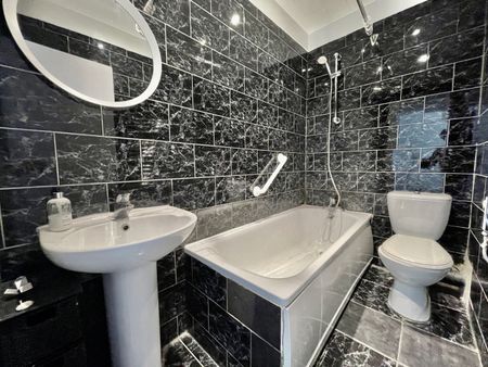 3 Bed Flat, Acton, W3 - Photo 5