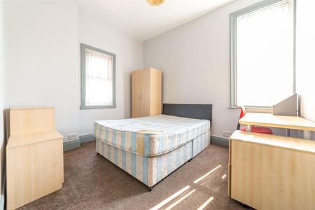 5 bed terraced house to rent in Warton Terrace, Heaton, NE6 - Photo 4