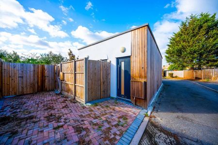 2 bedroom terraced house to rent - Photo 2