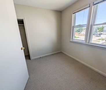 106 Haig St, St. Catharines - 1 Bed + Den Upper Unit - Photo 6