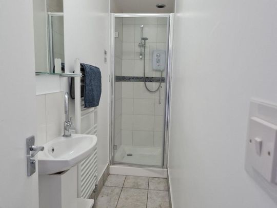 6 bedroom house to rent - Photo 1