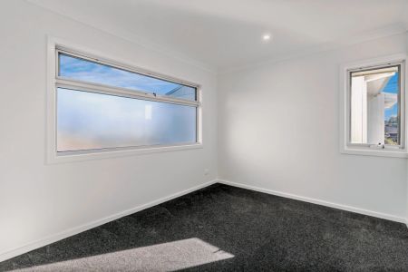 3 Bed, 2 Bath - Photo 5