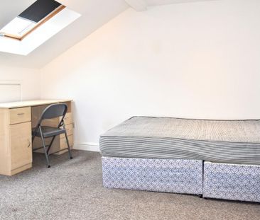 6 bedroom terraced house to rent - Photo 4