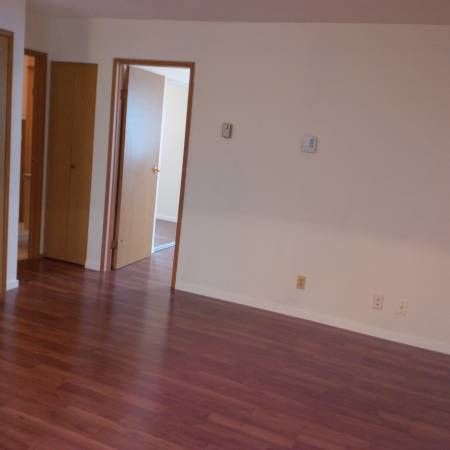 1 bdr 550 sq.ft ground floor suite - Photo 3