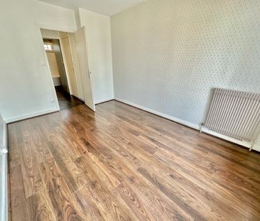 Location Appartement 3 pièces 66m² LYON 7ème - Photo 2