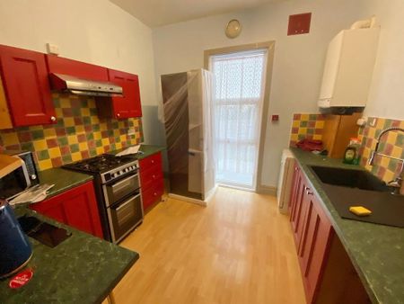 2 bedroom flat to rent - Photo 5