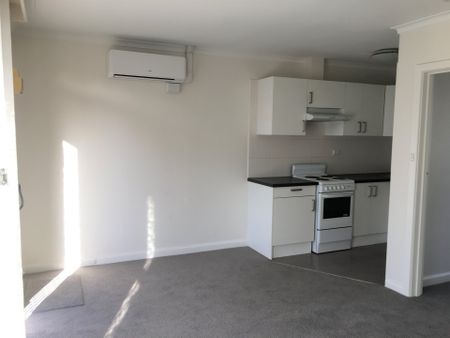 11/1 Kokaribb Road, Carnegie - Photo 3