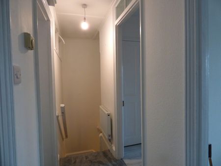 Flat to rent on - Photo 2