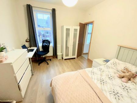 5 Bed - 8 Hanover Square, City Centre, Leeds - LS3 1AP - Student - Photo 5