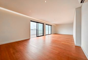 Penthouse T4 com Terraço Privativo em Matosinhos Sul