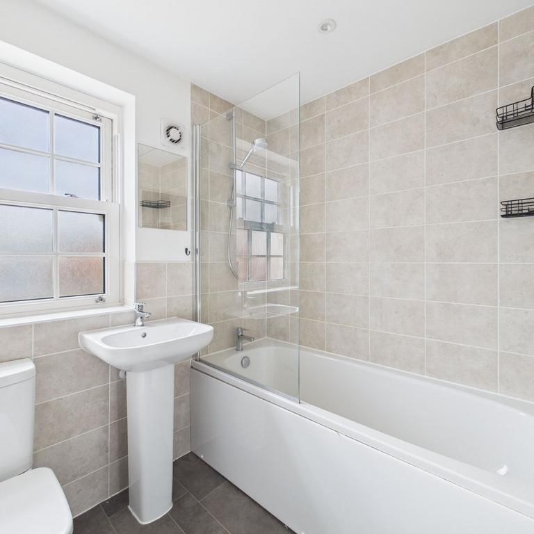 5 bedroom semi-detached house to rent - Photo 1