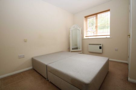 2 bed Ground Floor Flat for rent - Photo 5