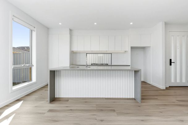 Stylish & Spacious Townhouse Living in Prime Noble Park Location - Photo 1